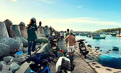 Bình Thuận: Xác minh thi thể kẹt trong kè chắn sóng đảo Phú Quý