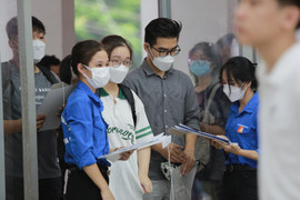 Ham lợi trước mắt, nhiều sinh viên bất chấp bỏ học chính để đi học hộ, thi hộ