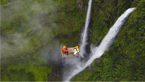 Nằm võng, uống cà phê giữa không trung ngắm thác đôi ở Lào