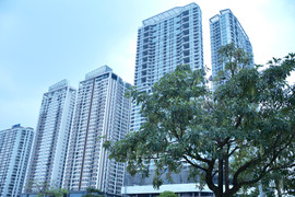 Lương tăng nhỏ giọt, đuổi theo giá nhà phi mã: Người trẻ chật vật mua nhà Hà Nội