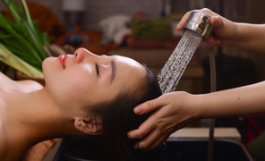 Cách làm tóc đen trở lại sau khi nhuộm 