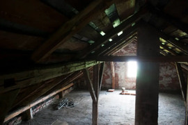 Mua nhà mới, phát hiện thi thể chủ cũ mất tích 15 năm trên gác xép 