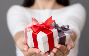 Bị hội phụ huynh cô lập vì không góp tiền mua quà tặng giáo viên ngày 20/11