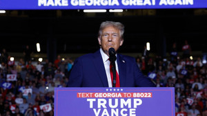 Ông Trump giành phiếu 2 bang chiến địa, rộng cửa vào Nhà Trắng