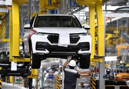 Ô tô sản xuất trong nước đạt đỉnh, xe mới dồi dào cho đợt cao điểm cuối năm