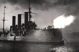 Tiếng pháo tuần dương hạm Rạng Đông trong ngày Cách mạng Tháng Mười Nga