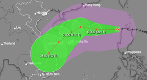 Bão Yinxing giật cấp 17 đi vào Biển Đông, liên tục đổi hướng di chuyển