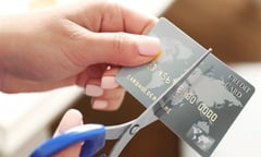 Cách hủy thẻ tín dụng vô cùng đơn giản