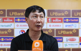 HLV Kim Sang-sik không đến sân xem V.League