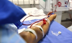 Nhập viện phẫu thuật xương đùi mới biết bị suy thận giai đoạn cuối