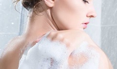 Mẹo khi tắm giúp da trắng sáng hơn