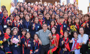 Thủ tướng dự Ngày hội Đại đoàn kết cùng đồng bào các dân tộc tỉnh Lạng Sơn