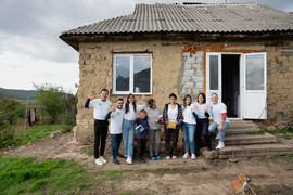 UNQLO Việt Nam trao tặng 10.000 trang phục trị giá gần 3 tỷ đồng trong năm 2024