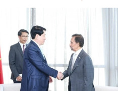 Chủ tịch nước Lương Cường hội kiến Quốc vương Brunei bên lề Tuần lễ cấp cao APEC