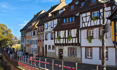 Ngồi thuyền, dạo quanh làng cổ Colmar 1000 năm tuổi long lanh trong nắng Thu