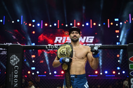 Cao thủ Nam Phi siết ngất võ sĩ Việt Nam, giành đai vô địch