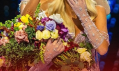 Ngắm nhan sắc như 'búp bê sống' của tân Miss Universe 2024