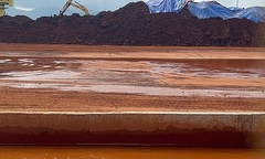 Nước biển quanh khu cảng tập kết bauxite ở Huế đổi màu: Vì sao chậm báo cáo?
