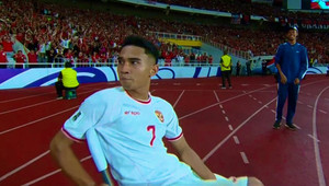 Ghi 2 bàn tạo nên chiến thắng lịch sử, sao trẻ Indonesia gây sốt mạng xã hội
