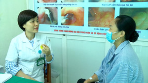 Nữ bệnh nhân nhập viện phẫu thuật sau khi ăn hồng ngâm