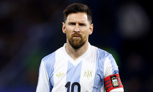 Biến cố bất ngờ khiến Argentina bỏ Messi khỏi đội hình đấu Brazil