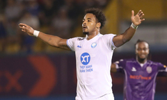 Xuân Son ghi hattrick vượt Tiến Linh, CLB Nam Định thắng đậm Bình Dương