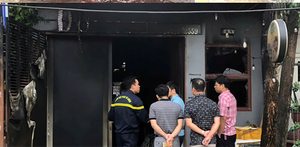 Căn nhà ở Hải Phòng bốc cháy lúc sáng sớm, một người bị thương