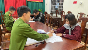 Muốn chồng giảm tuổi để được ghép thận, vợ bị lừa 250 triệu đồng