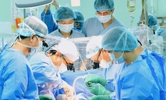 Người vợ thay chồng viết thư tay cảm ơn gia đình hiến tặng trái tim