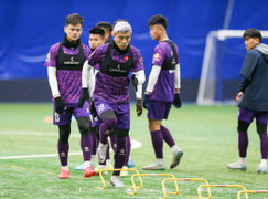 Tiền đạo tuyển Việt Nam: HLV Kim Sang-sik giúp chúng tôi có nhiều tiếng cười