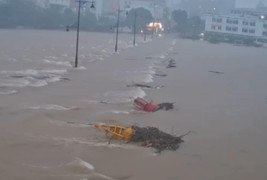 Lũ trên các sông có thể vượt báo động 3, Thừa Thiên - Huế cho học sinh nghỉ học