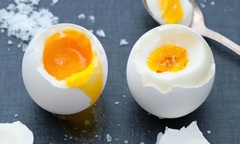 Cách nhận biết trứng luộc chín hay chưa mà không cần bóc vỏ