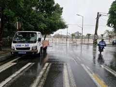 Sạt lở làm sập nhà dân ở miền núi Thừa Thiên - Huế, 2 người bị thương