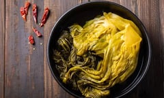 Muối dưa cải nhớ ba mẹo này để dưa chua, giòn, để lâu không khú