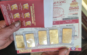 Giá vàng giảm mạnh, chuyên gia khuyến cáo gì?