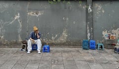 Quán trà đá Sơn Tùng M-TP ngồi bỗng 'sốt xình xịch', dân mạng đua nhau tìm đến
