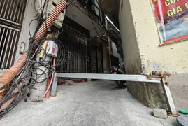 Lắp barie chắn ngõ: Đâu phải cứ hiến đất mở rộng đường thì đường thành của riêng
