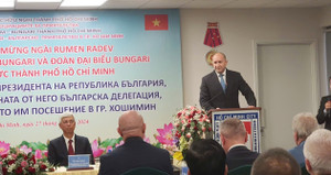 Tổng thống Cộng hoà Bulgaria thăm TP.HCM, du ngoạn bến Bạch Đằng