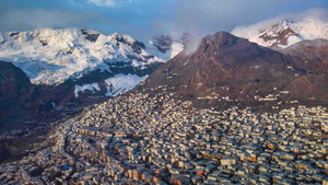 Nơi thiếu thốn oxy, không đồ ăn, không nước sạch vẫn nườm nượp người tới sống