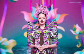 Vừa đăng quang Hoa hậu Quốc tế, Thanh Thủy làm vedette trên sàn diễn thời trang