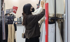 Khách không còn chen lấn mua hàng Black Friday, cửa hàng hết cảnh 'thất thủ'