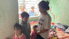 Bốn con thơ nhịn đói suốt đêm ngóng tin ba mẹ mất tích khi đi đánh cá