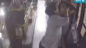 Giây phút tài xế xe buýt đột quỵ khi đang chở khách ở TP.HCM