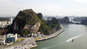 Ngắm tuyến đường bao biển xuyên núi ở Quảng Ninh