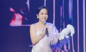 Diva Mỹ Linh nghẹn ngào, tự nhận không phải người mẹ hoàn hảo