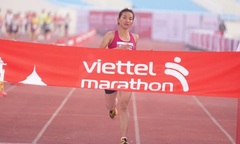 Nguyễn Thị Oanh lập kỷ lục marathon Quốc gia