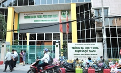 Trường ĐH Y khoa Phạm Ngọc Thạch TP.HCM thu học phí sai quy định