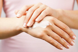 Cách trị khô da tay chân vào mùa đông