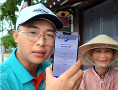 Ấm lòng clip cụ bà lượm ve chai ủng hộ vùng lũ từ tài khoản Chú Ba Lang Thang