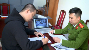 Nhóm 'vệ sĩ' chặn đường, điều tiết cho đoàn xe đám cưới: Thêm người ra đầu thú